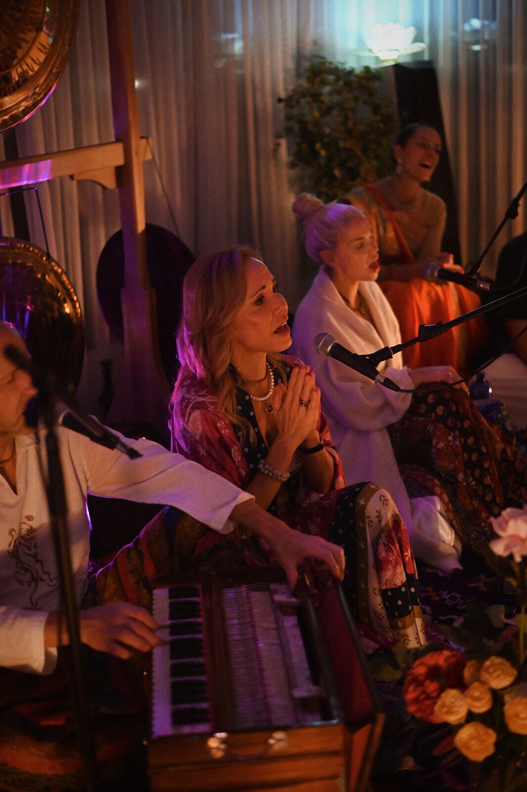 A kirtan evening with live music